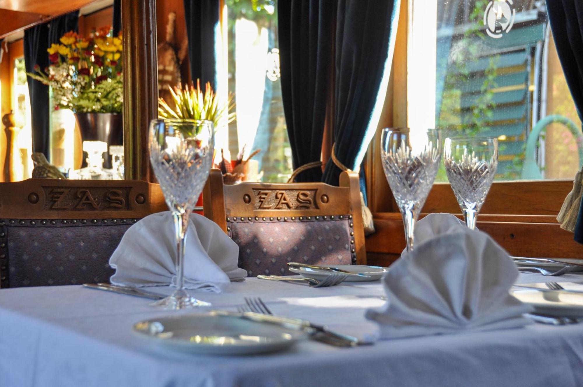 Safari Hotel & Convention Centre Рустенбург Екстериор снимка